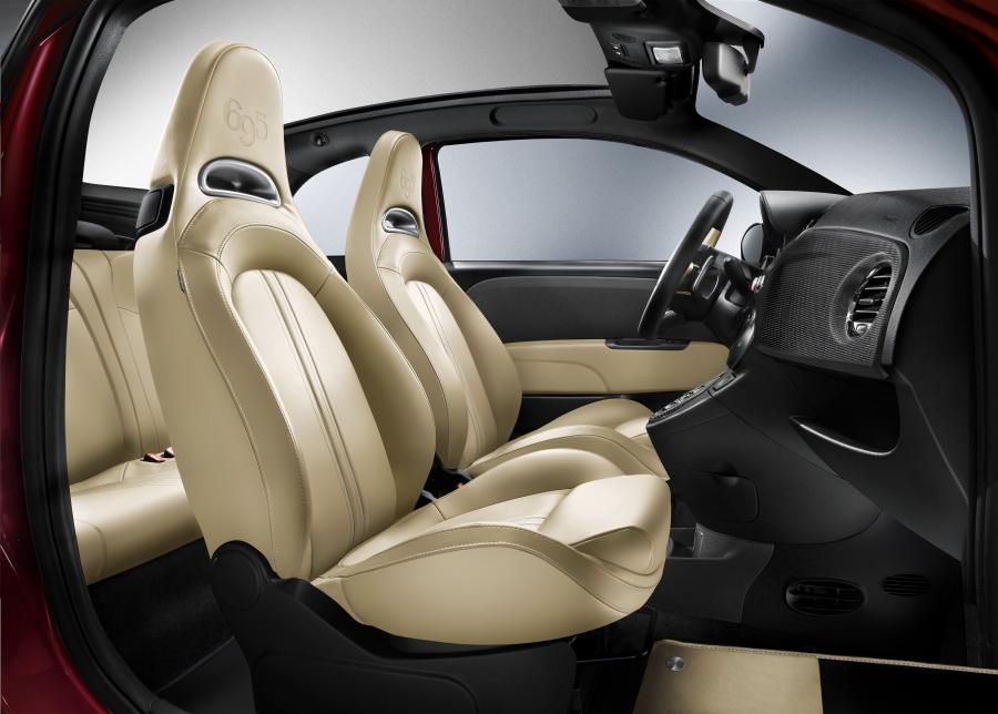 Интерьер Abarth 695 Edizione Maserati (312) 2012 года  (фото 5 из 6)